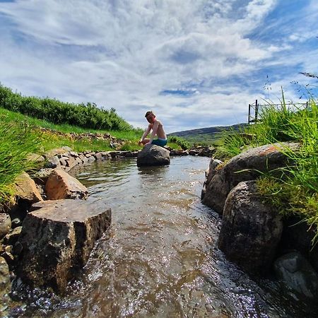 הולמאוויק Hotel Laugarholl With Natural Hot Spring מראה חיצוני תמונה